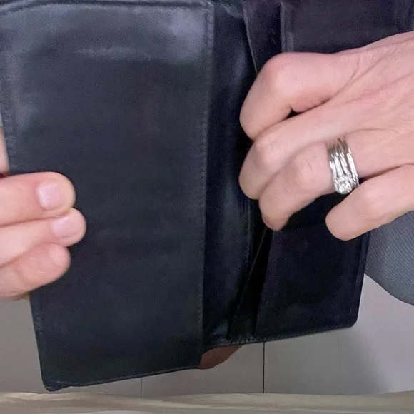 Gucci black leather GG Guccissima logo metal bar plate long wallet - Picture 8 of 10